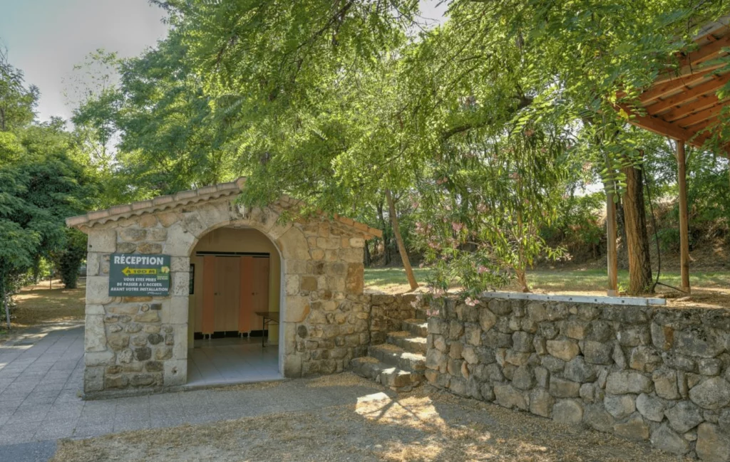 camping du vignal sanitaire emplacement pour vivre la slow life en Ardeche