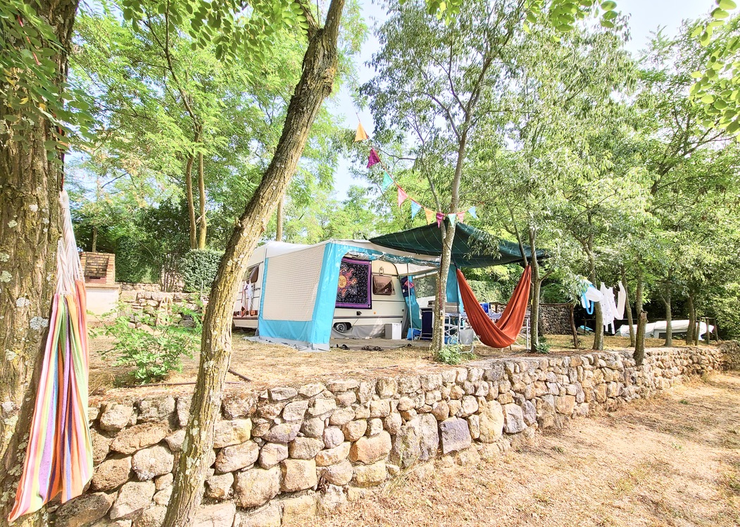 Camping du Vignal emplacement caravane pour vivre la slow life en Ardeche