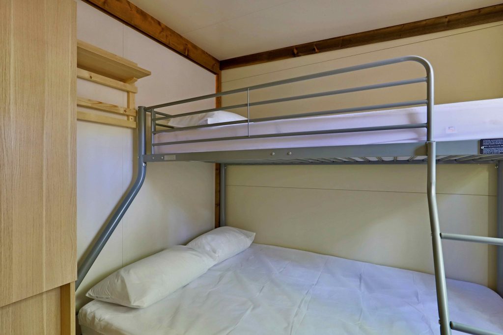 Chalet morea chambre enfant camping du vignal location piscine pour vivre la slow life en Ardeche
