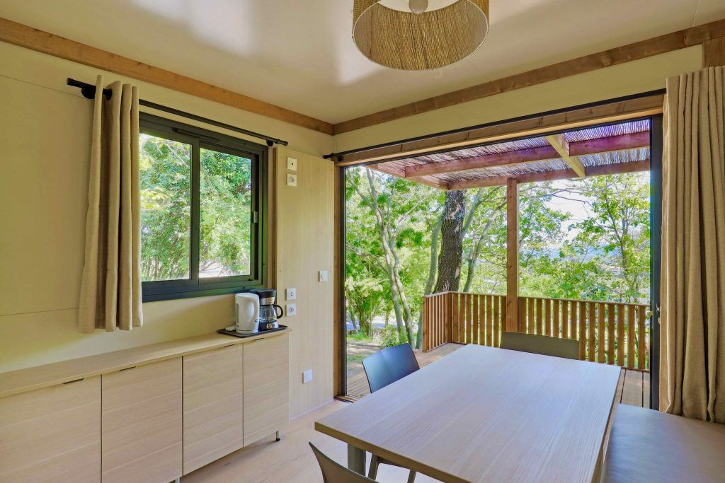 Chalet morea camping du vignal location terrasse intérieur extérieur pour vivre la slow life en Ardeche