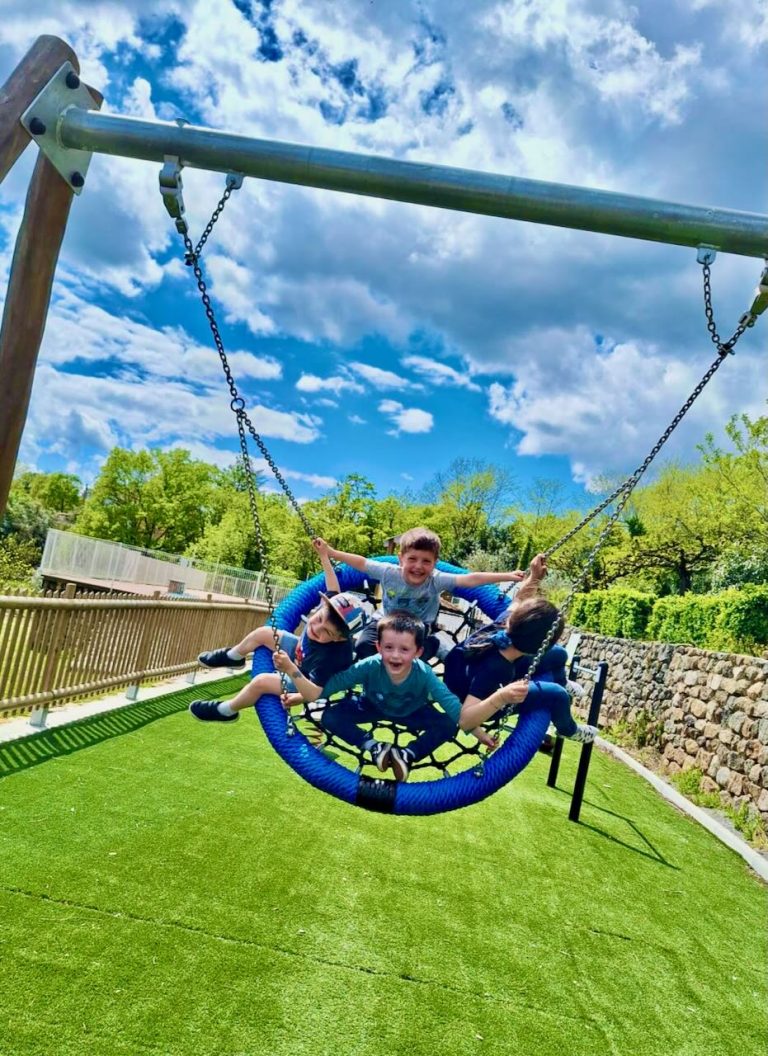 Camping aire de jeux enfants pour vivre la slow life en Ardeche