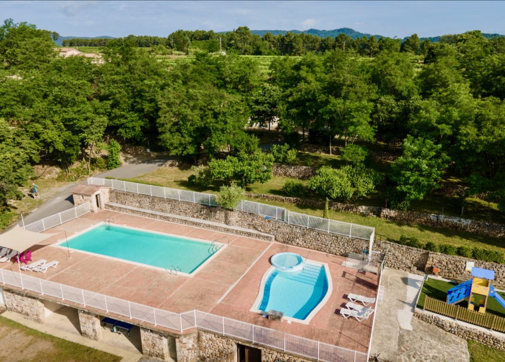 Camping et piscine pour vivre la slow life en Ardeche