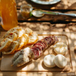 Planche apéro dans les Cévennes pour vivre la slow life en Ardeche